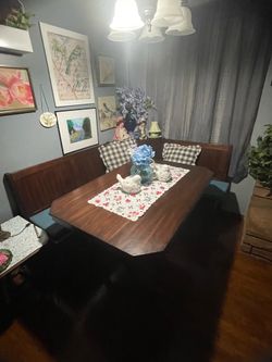 Corner dinning table