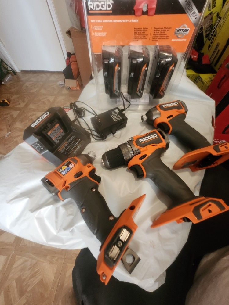 RIDGID 18V Brushless 1/2" Drill, 1/4"2 Impact Driver, 3 Battery & Charger 