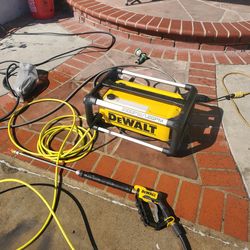 DEWALT
2100 PSI 1.2 GPM 13 Amp Cold Water Electric Pressure Washer