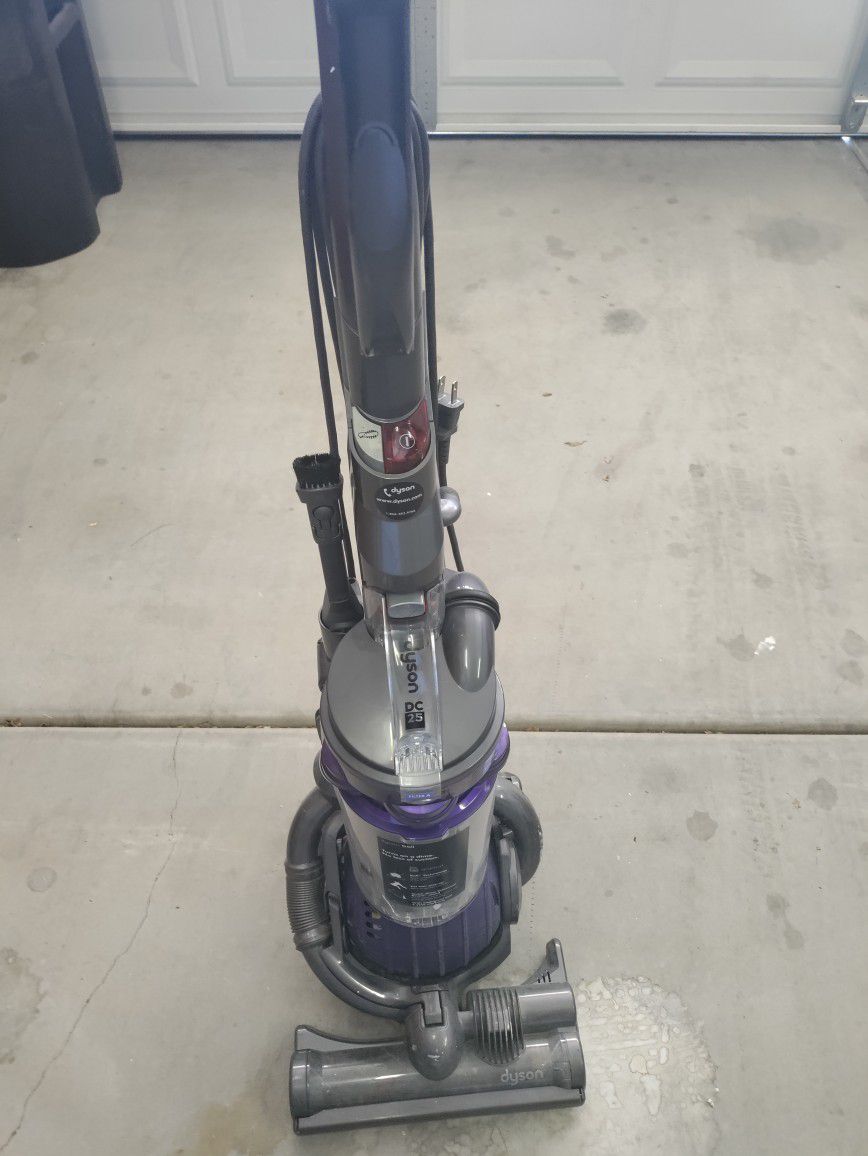 Dyson DC25 Ball Animal Vacuum Cleaner for Sale in Mesa, AZ - OfferUp