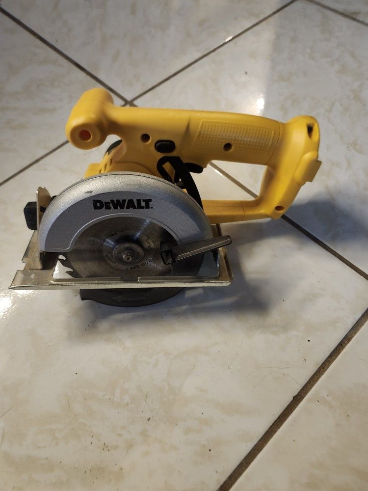 5 3/8 Dewalt Trim Saw 14.4V 