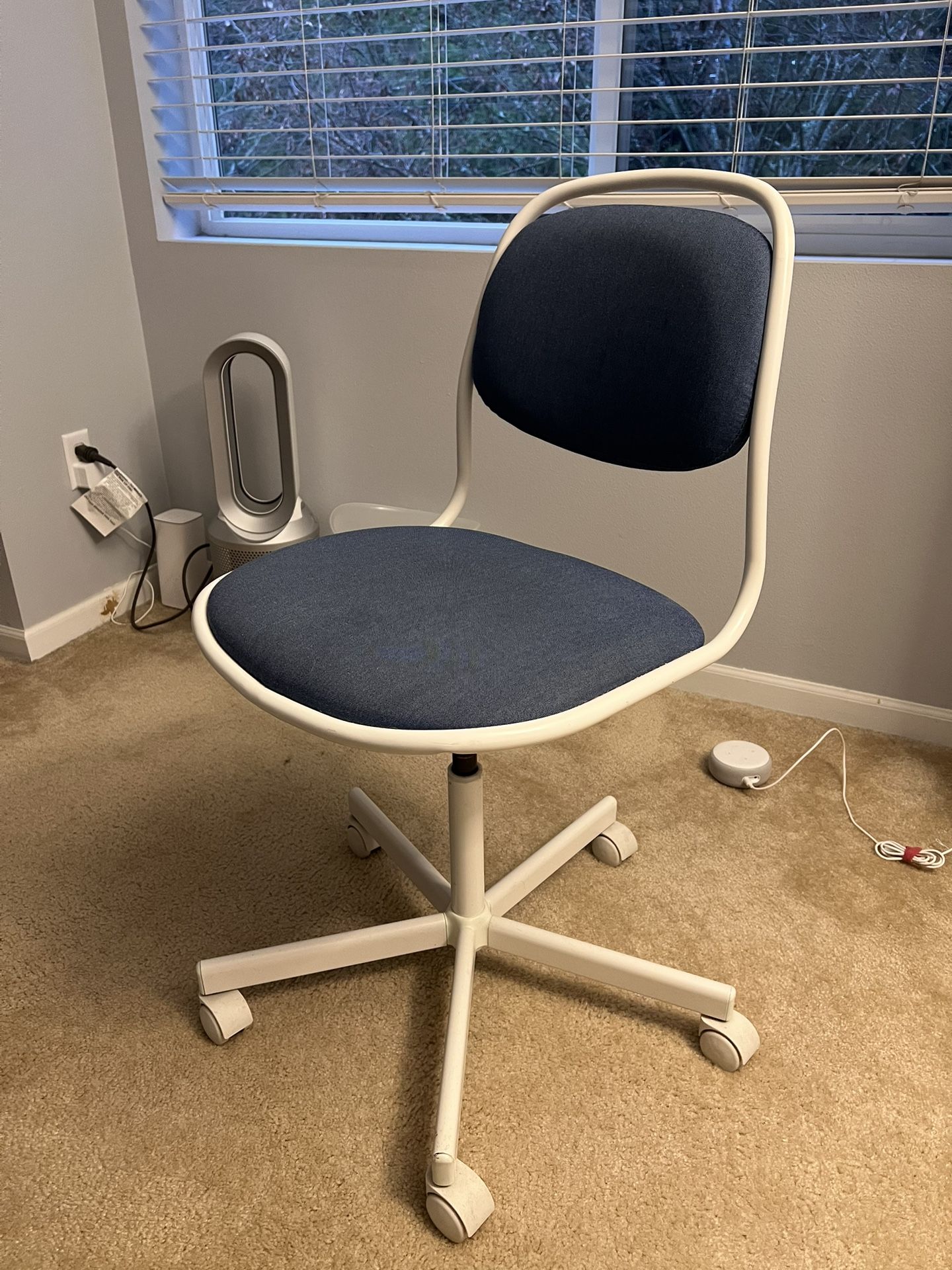 IKEA ÖRFJÄLL Swivel chair, white And blue