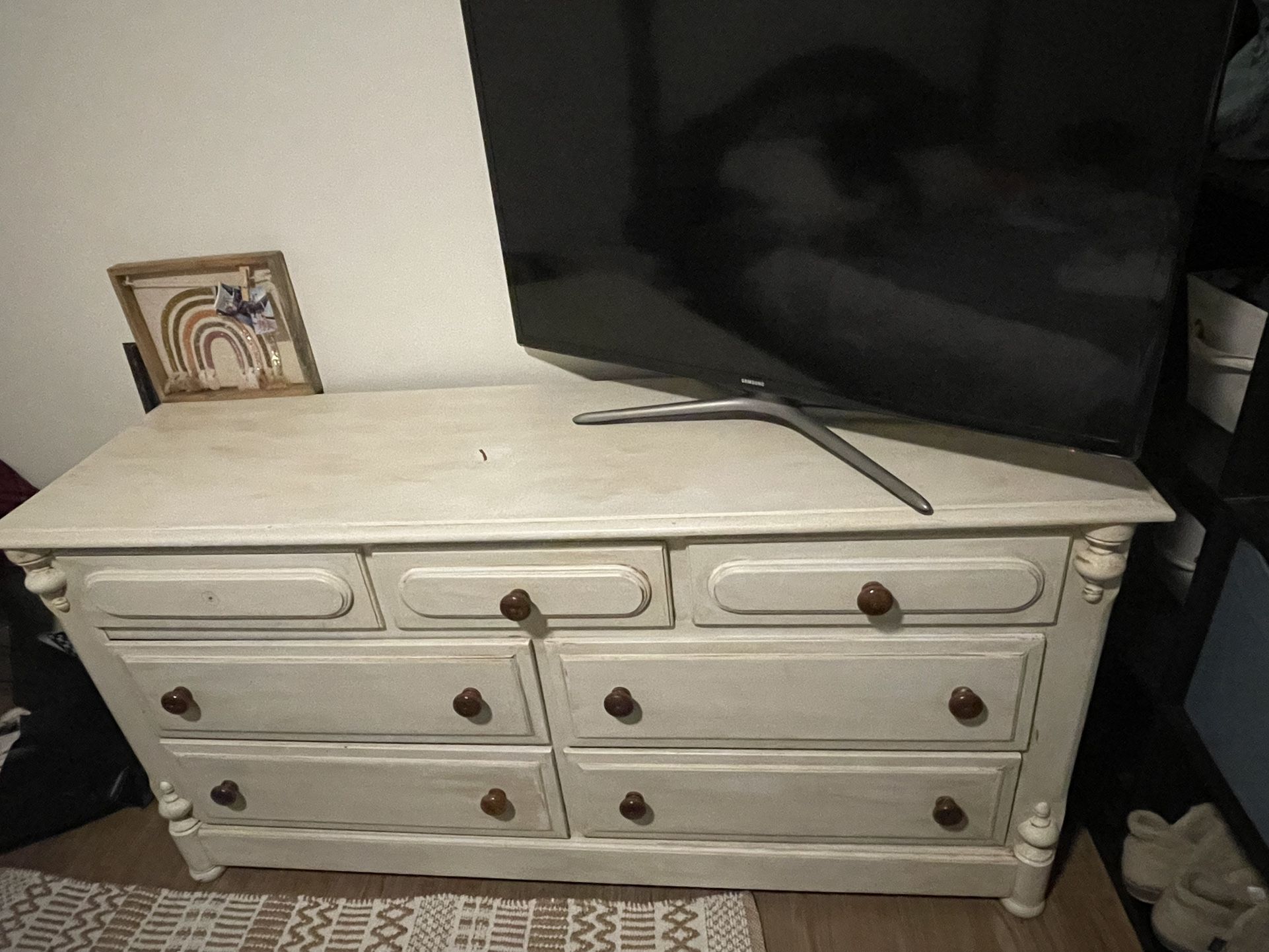 Dresser. $100. Sturdy, Refinished. 7 Drawers
