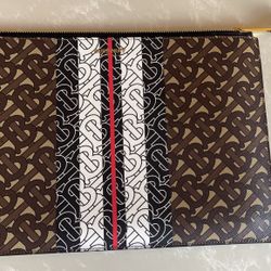 New Burberry Large Pouch With Zipper 