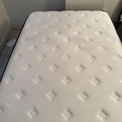 Full Size Bed With Metal Bed Frame 