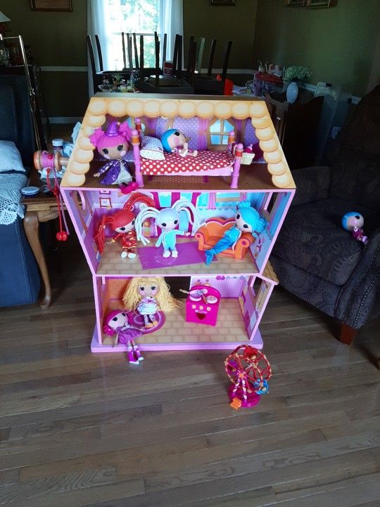 Lalaloopsy Doll House With Furniture And Dolls