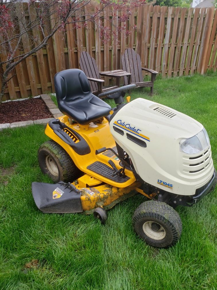 Cub cadet Lt1045 for Sale in Plano, IL OfferUp