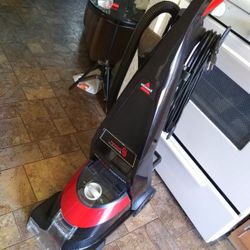 Bissell Carpet Shampooer It Has Hose And Attachments To It
