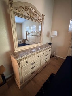 ENTIRE KING SIZE BEDROOM SET