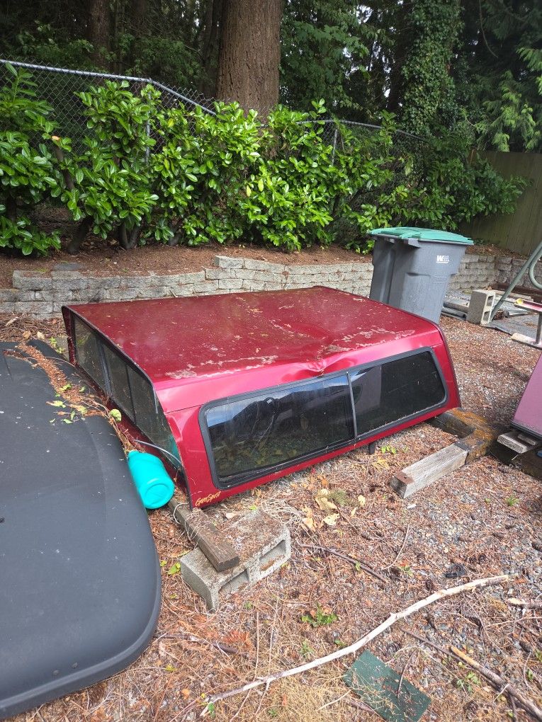 Free Gem Top For Toyota Truck( Roof Damage)