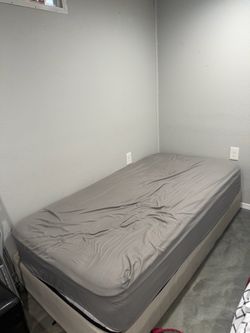 Twin size mattress with box spring