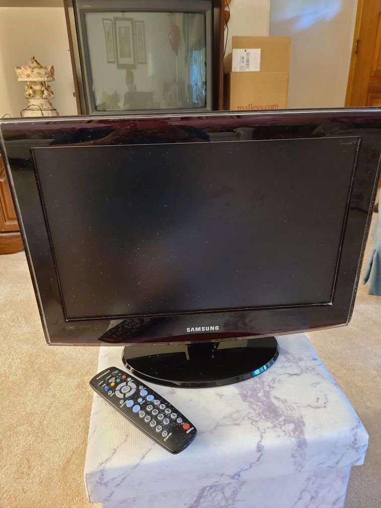 Samsung 19" flat screen color tv