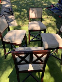 *READ DESCRIPTION* (4) Bar Height Chairs