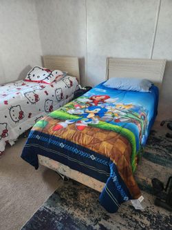 2 Twin Beds For
