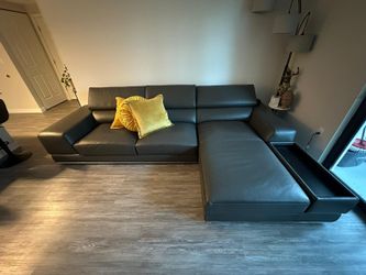 SECTIONAL SOFA - LIKE NEW!!!