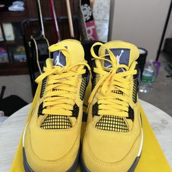 Jordan 4 Retro Lightning (2021)