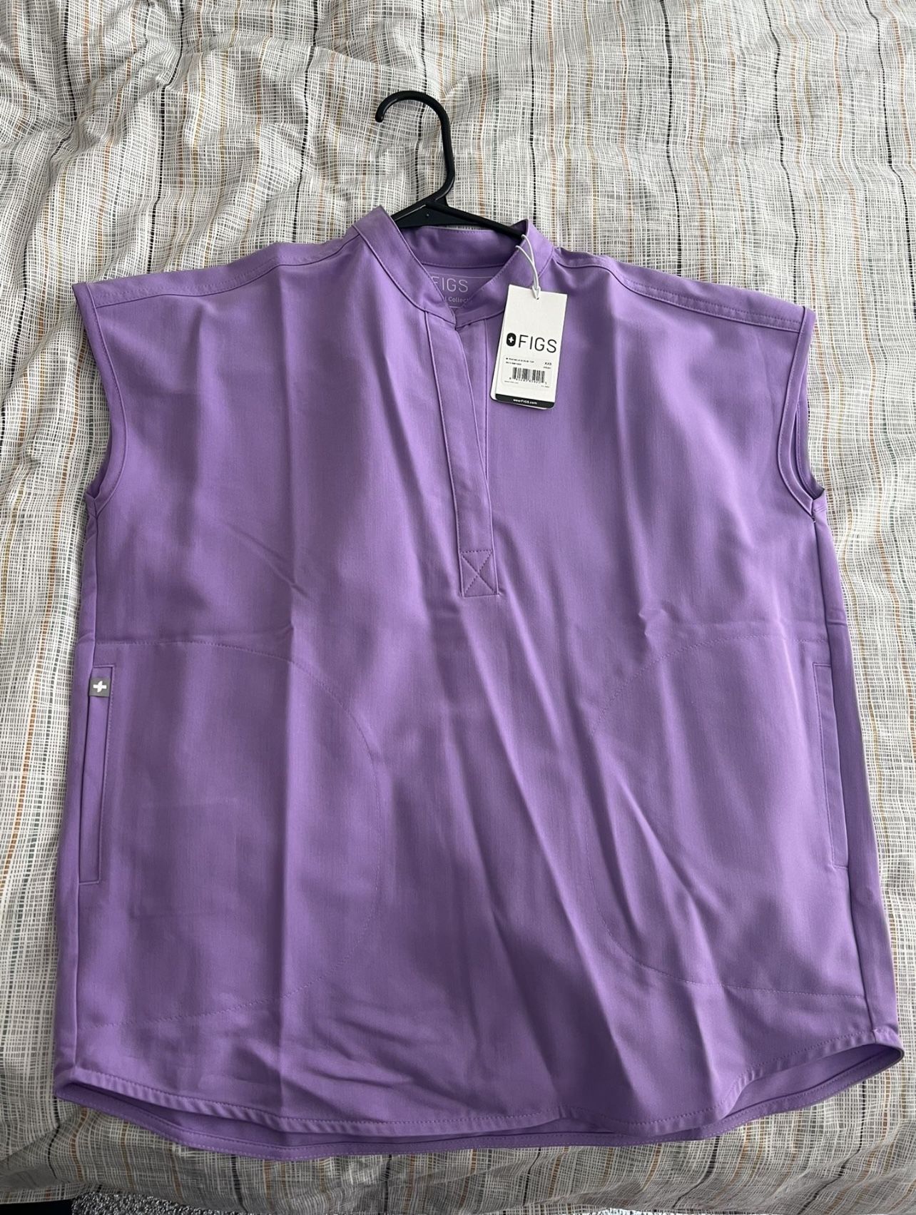 FIGS woman Scrubs Lilac Dawn NWT