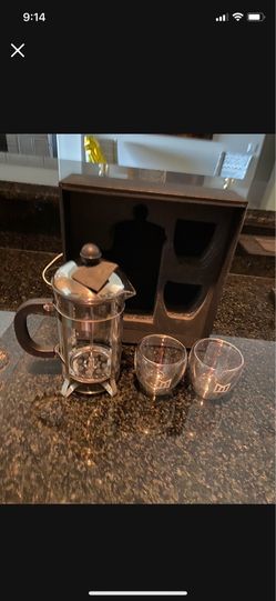Brand new! French Press w/coffee cups& Frother