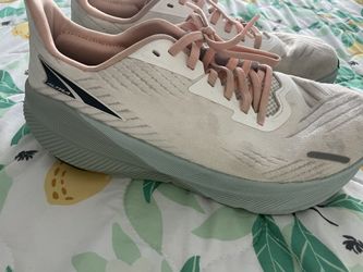Women’s altra Size 7.5