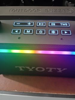 Like new Bluetooth 100 watt only speaker very good base