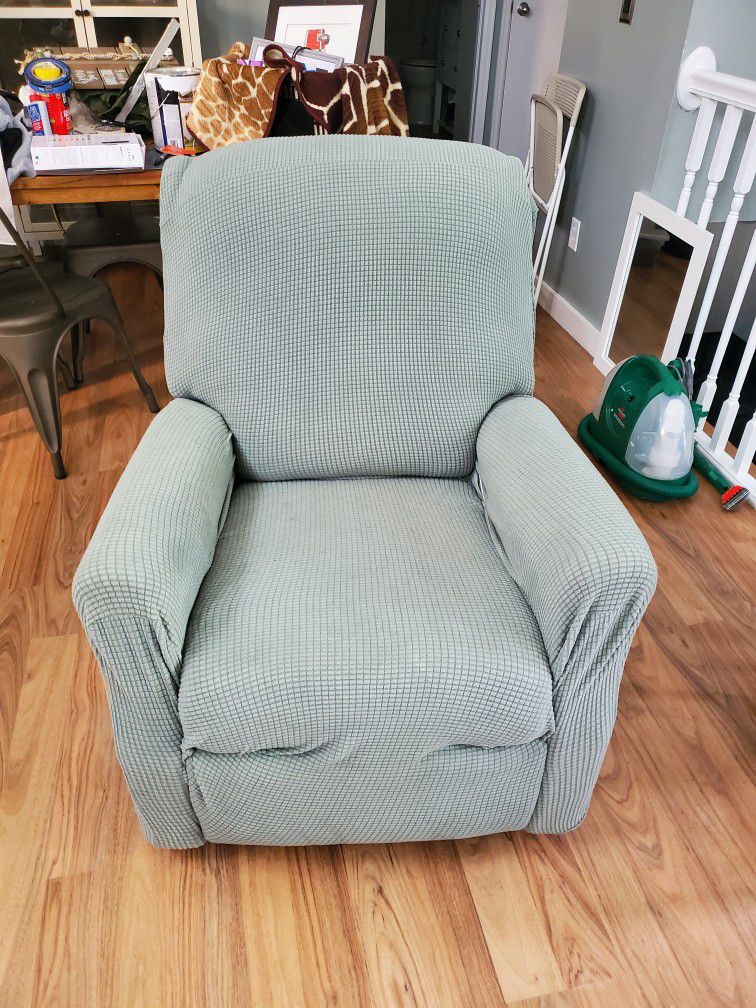 Free Recliner Chair W/ Cover