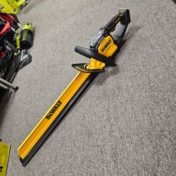 DEWALT
20V MAX XR 24 in. Cordless Battery Powered Hedge Trimmer and Hedge Sweep (Tool-Only)