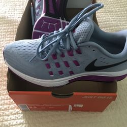 New authentic Nike women running/ walking size 8.5