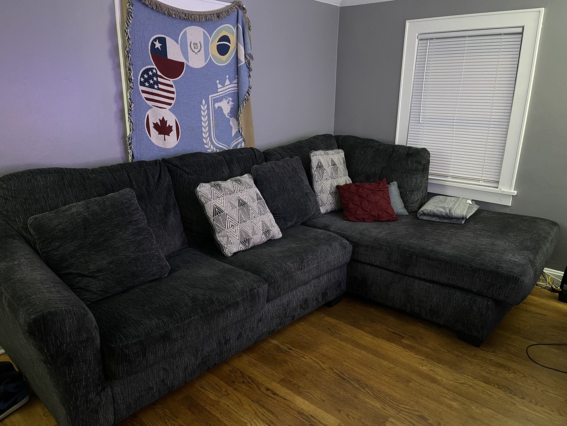 Stylish & Comfy Sectional Couch – $700 (Excellent Condition!