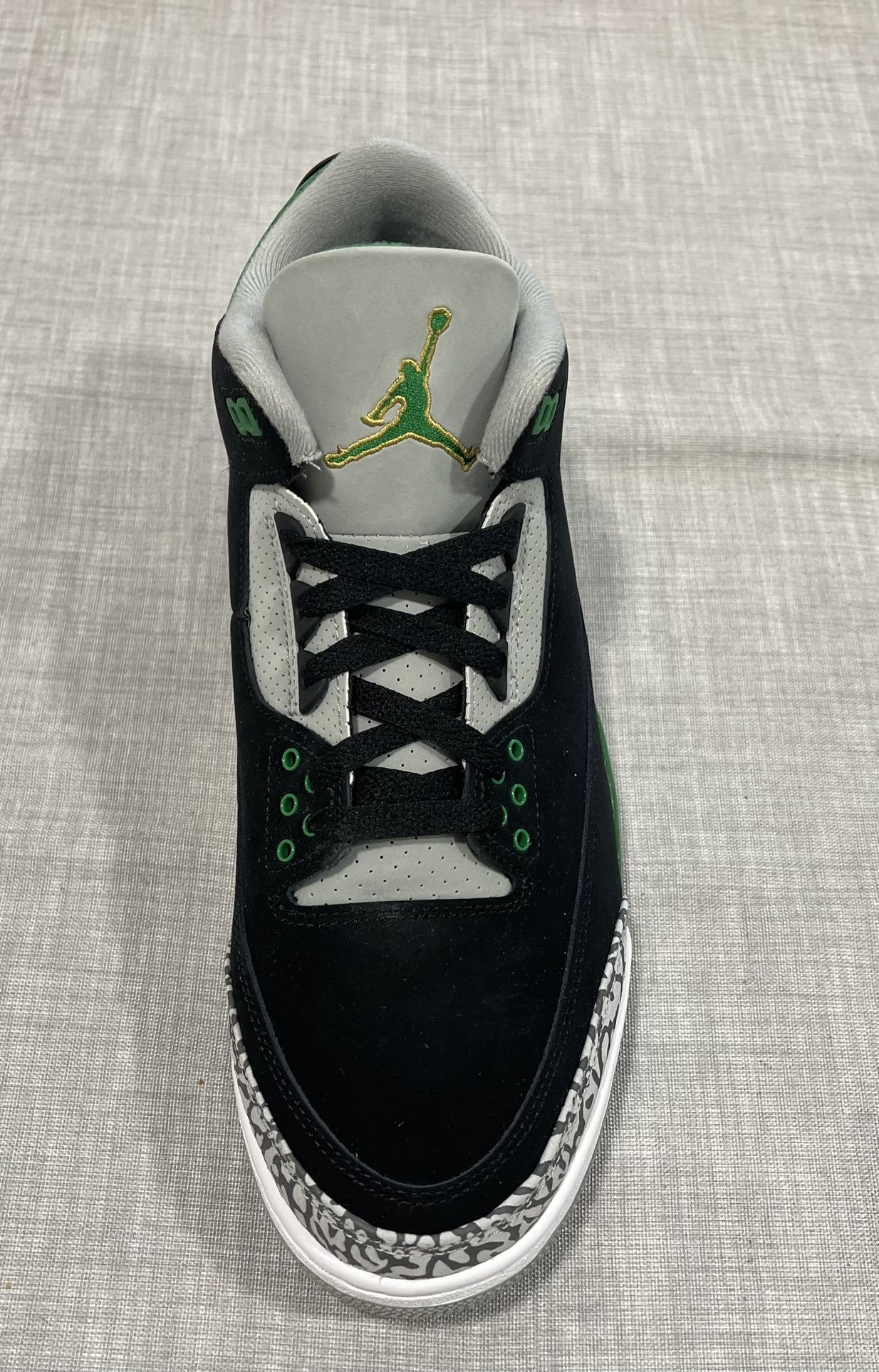 Air Jordan 3 Retro  Pine Green  Size 9  Size 10.5 