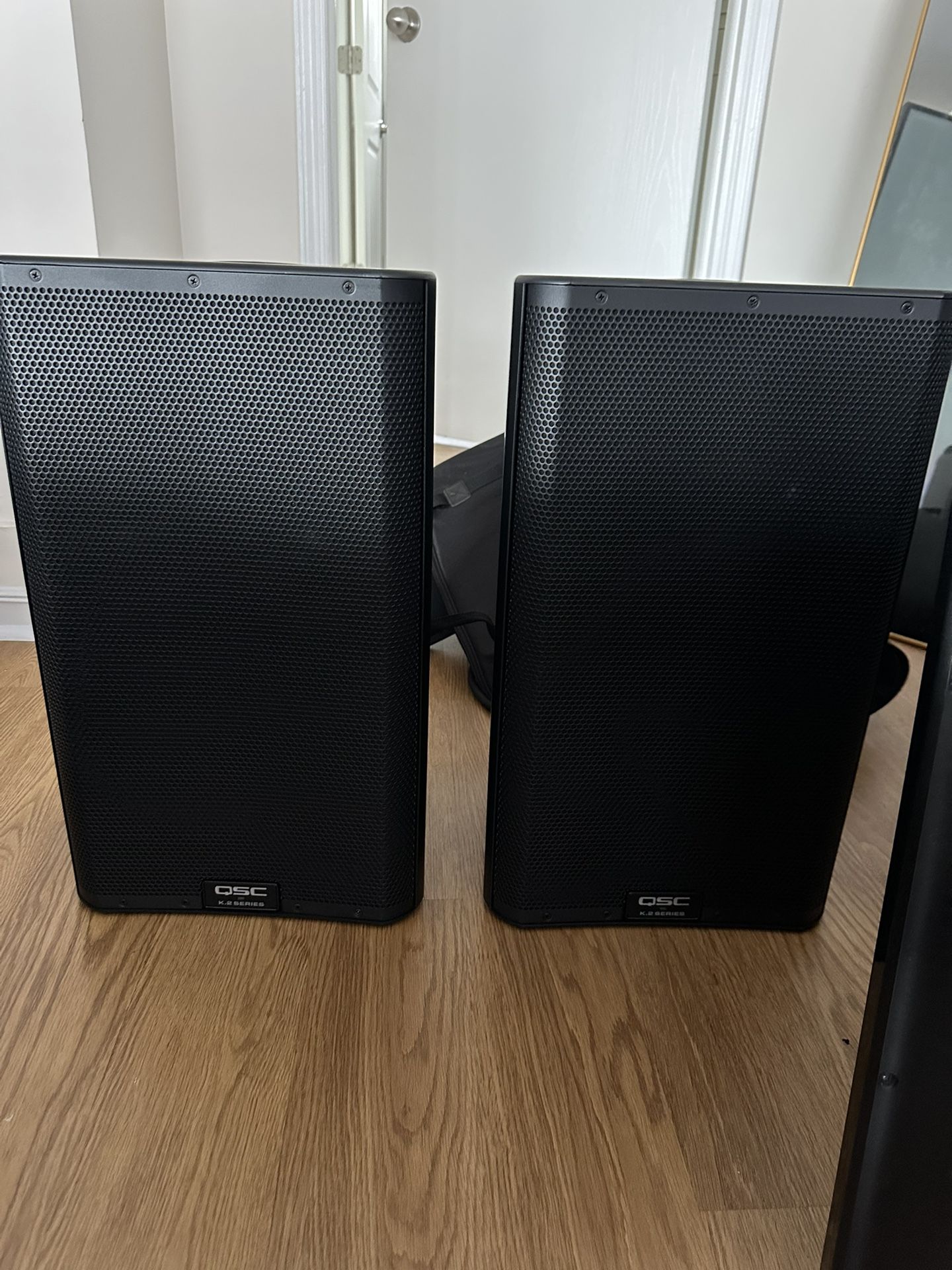 QSC 12.2 Speakers W/Carrying Cases (NEW)