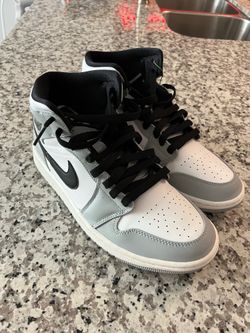 Jordan 1  SMOKE GREY