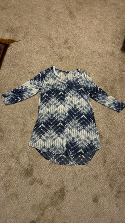 Longsleeve white and blue button down shirt