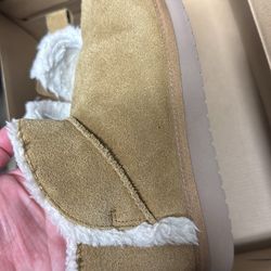 Koolaburra by uggs size 4