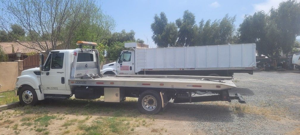 2014 International  Flatbed Tow Truck 