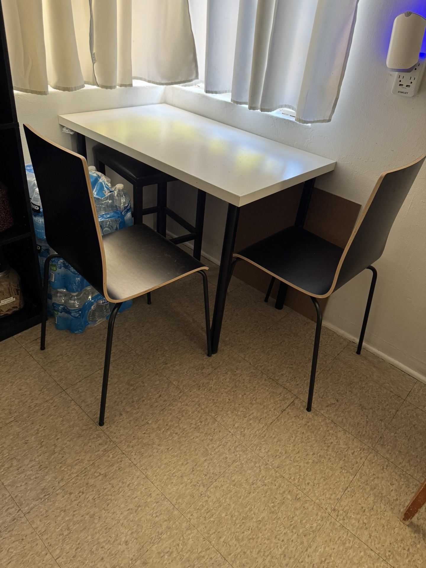 Kitchen Table & Chairs