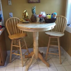 Pedistool  Table With2 Chairs