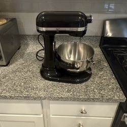 Kitchenaid Professional 5 Plus Stand Mixer.