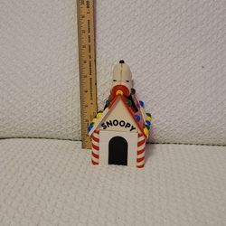 Snoopy Woodstock Christmas House Plastic Bank Whitman's Candies Vintage 