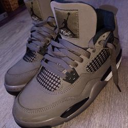Air Jordan 4 Retro Boys Size 5.5