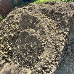 Free dirt! We load it up