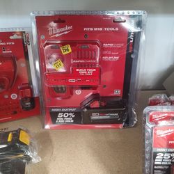 Milwaukee M18 High Output 8.0 Starter kit /Rapid Charger 