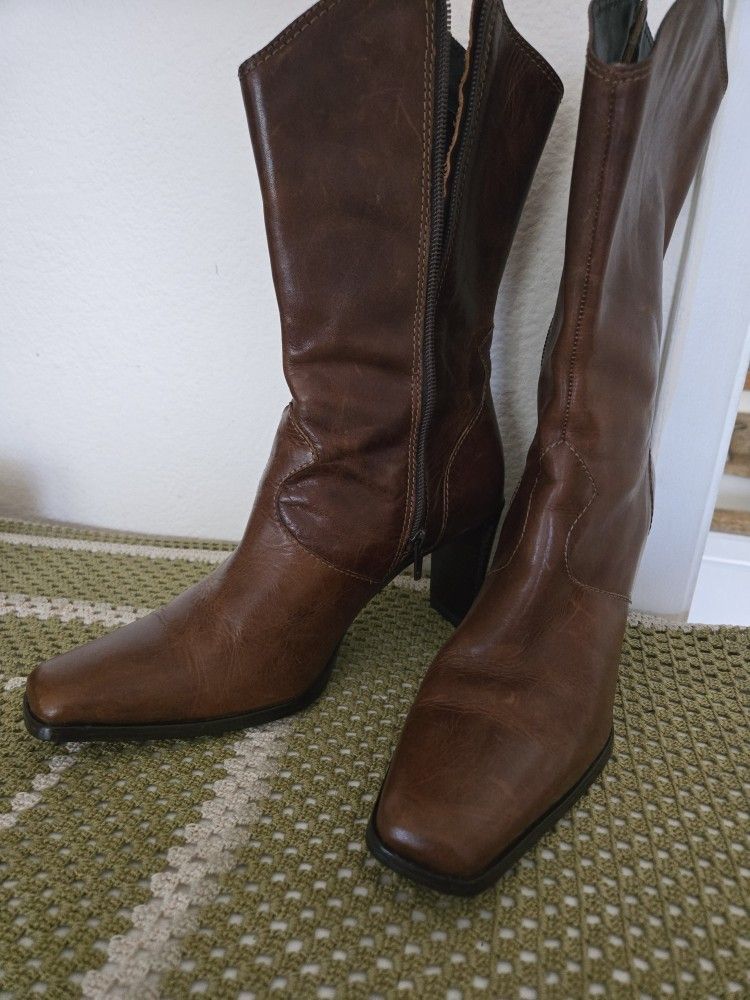 Genuine Leather Womens Boots Made In Brazil.