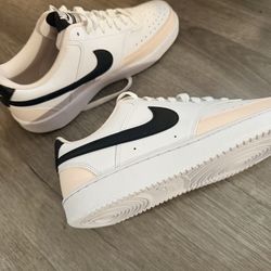Nike Court Vision Low Sneakers