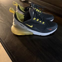 Nike Air Max 270 Go The Extra Smile  5y