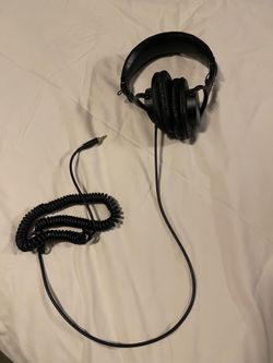 Sony MDR-7506 Professional Studio Monitor Headphones