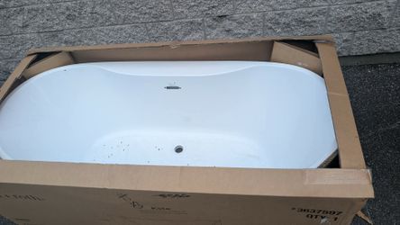 Freestanding Bathtub - AS IS