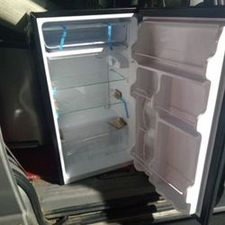 Midea Mini Fridge 
