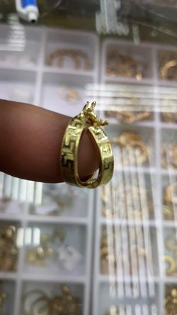 14k gold hoops 2.7 grams