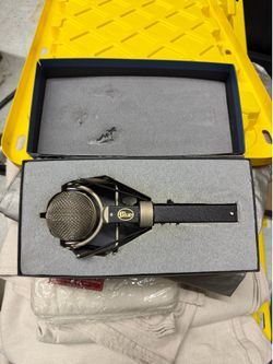 2 Blue Dragonfly Microphones