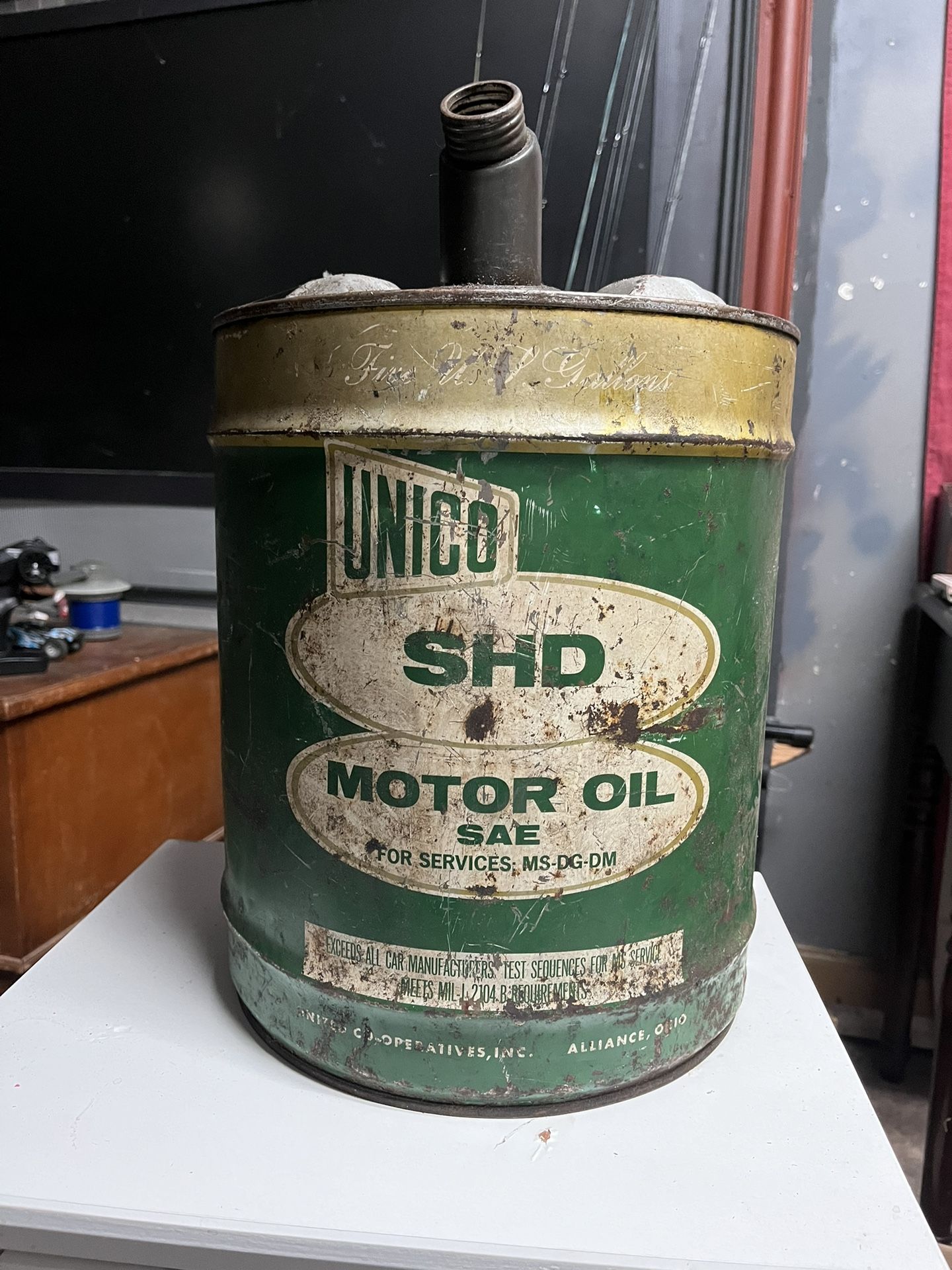 Vintage Unico 5 Gallon Oil Can W/ Lid, Spout And Handle